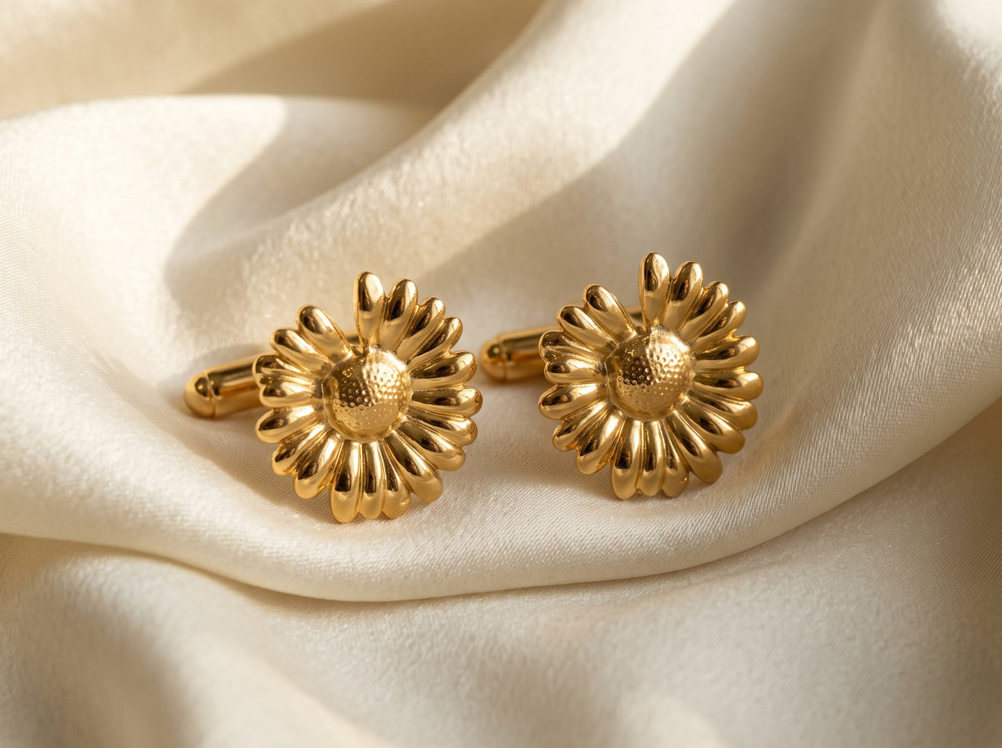 Golden sunflower cuff link