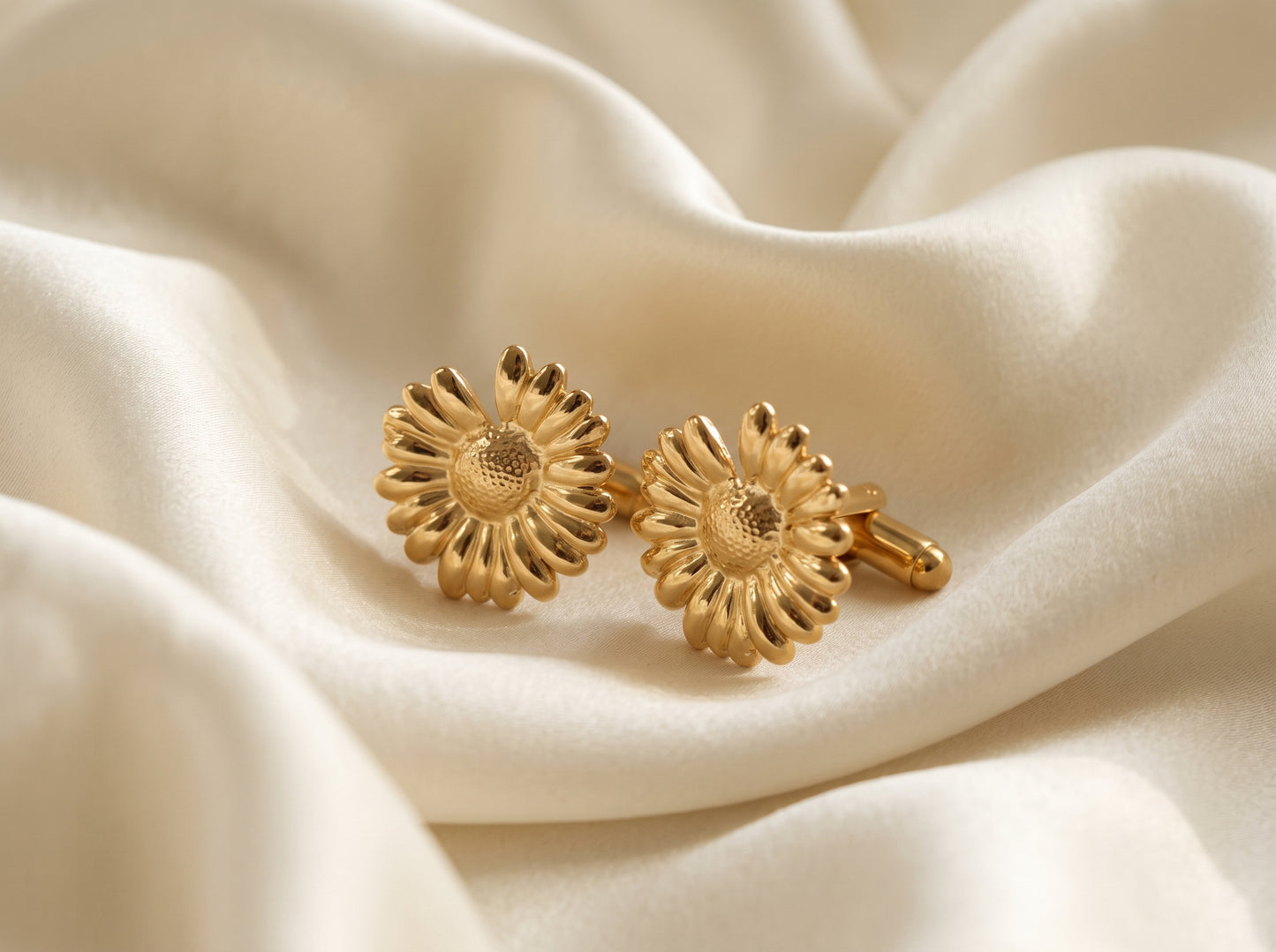 Golden sunflower cuff link