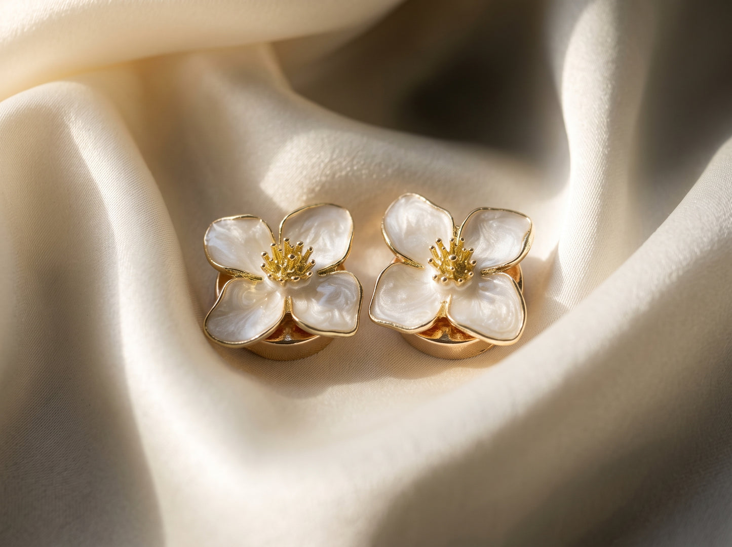 white flower 4 petal Button