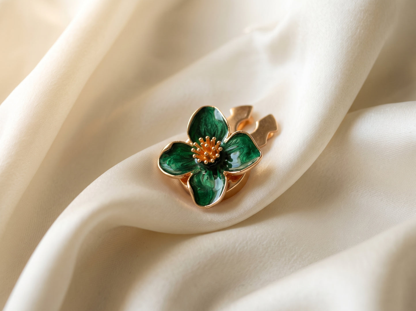 green flower 4 petal Button