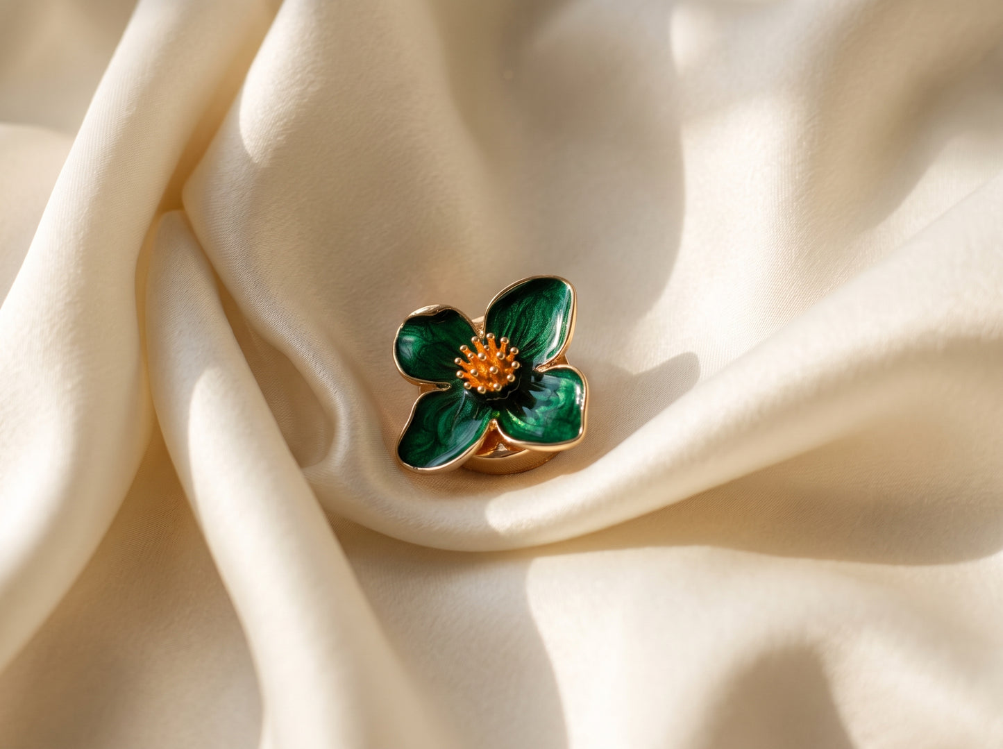 green flower 4 petal Button