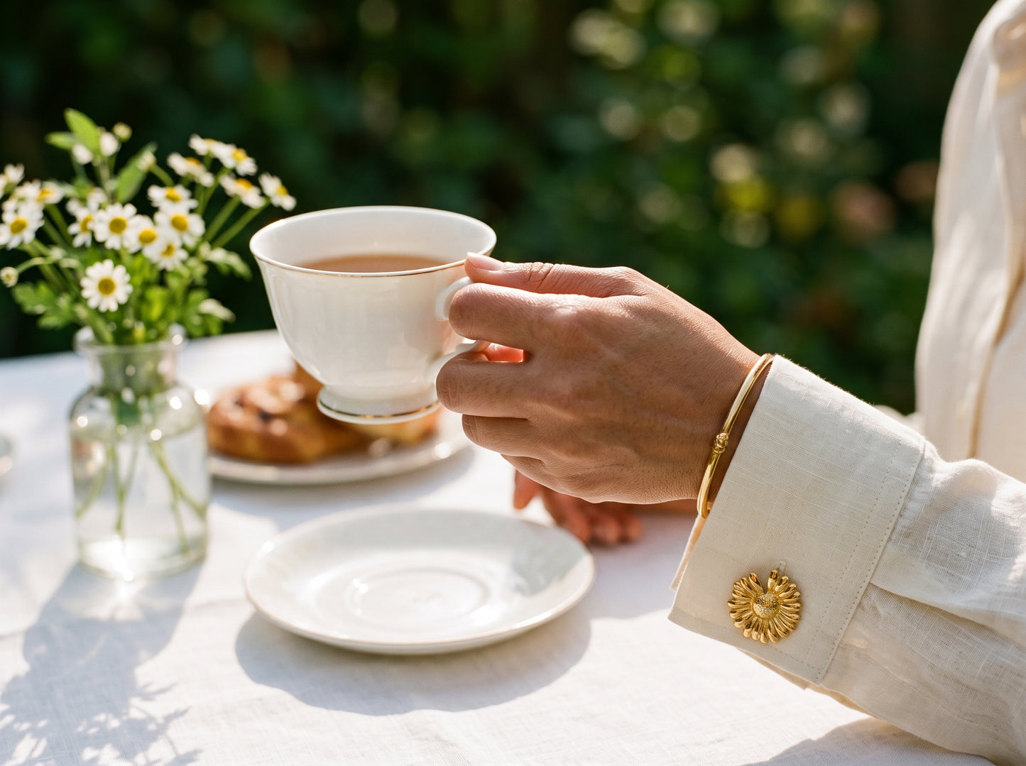 Golden sunflower cuff link